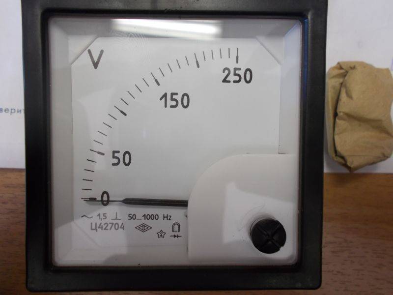 Вольтметр Ц 42704 250В кл 1,5