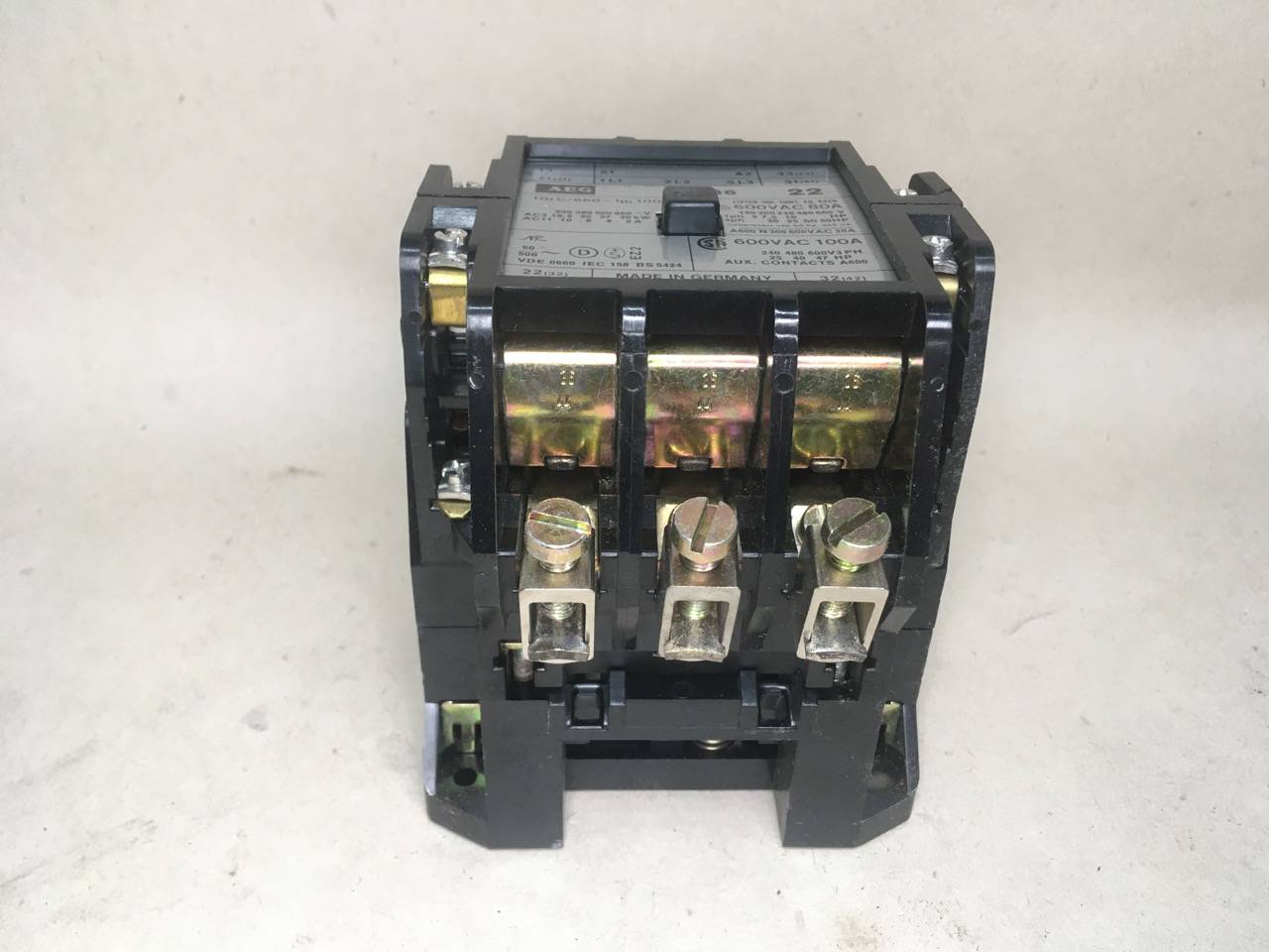 Контактор LS36 22 100A 220V AEG